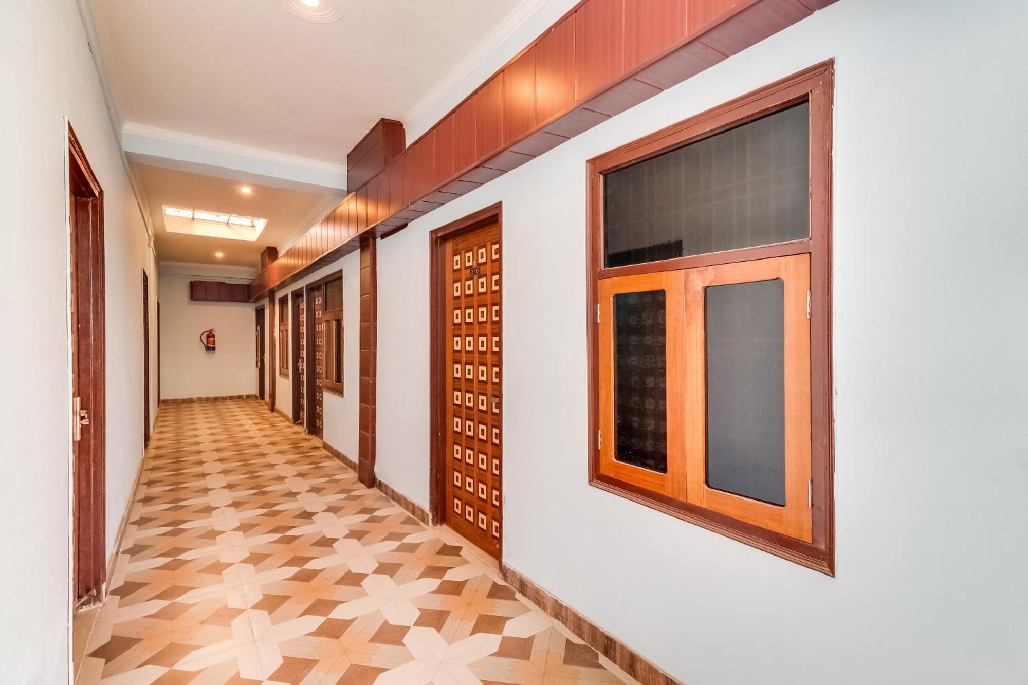 Hotel O The Velvet Chinhat Tiraha Luaran gambar