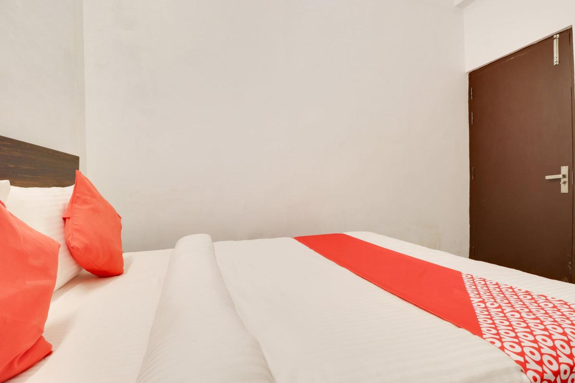 Hotel O The Velvet Chinhat Tiraha Luaran gambar